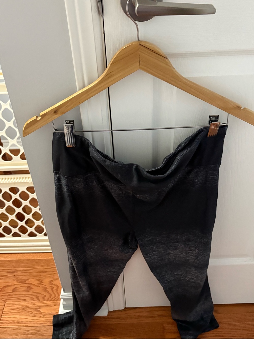 Pro Player Women's Black Heather Capris
